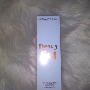Anastasia Beverly Hills Dewy Set Setting Spray